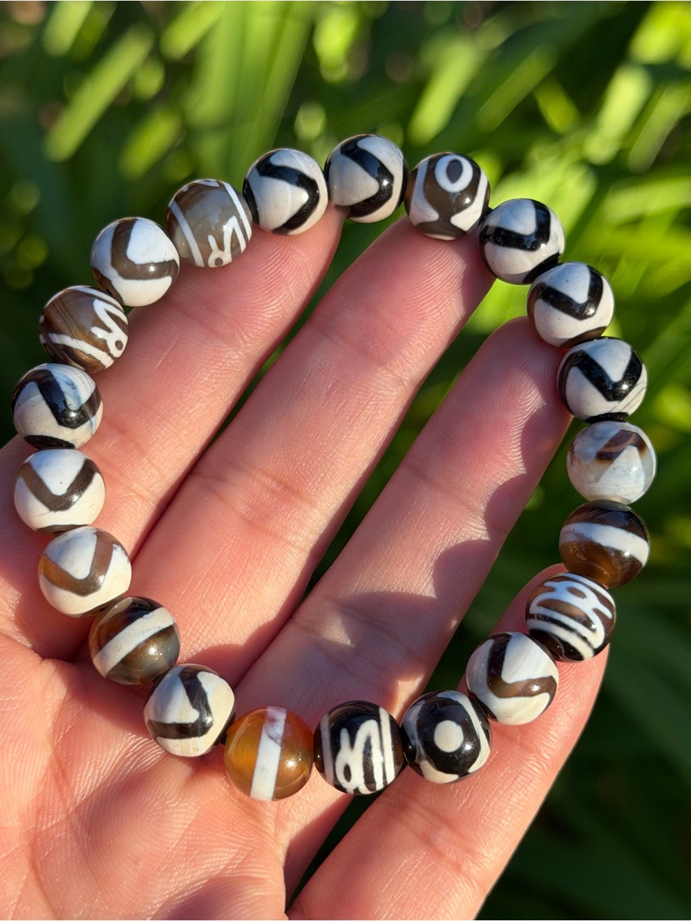10mm stretchable black and white agate bracelet 1820
